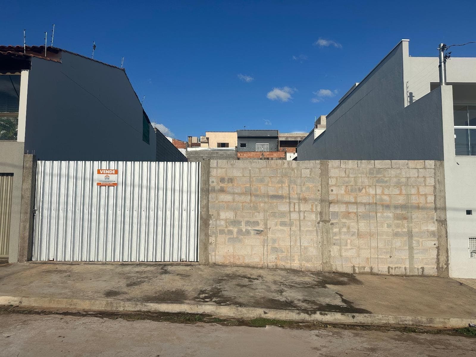 Lote 06, Quadra 20 - Rua Jandyr Ferreira Filho, nº 210 - Bairro Imperial — foto 1