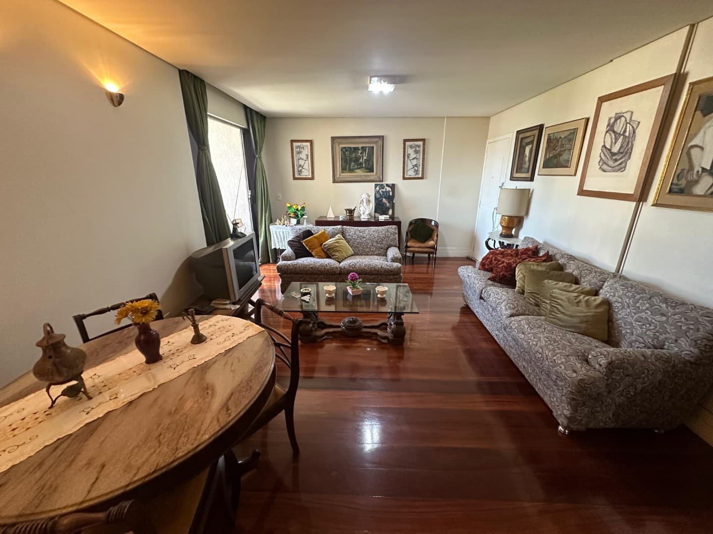 Praça Getúlio Vargas, nº 146 - Centro - Apartamento 201 - Edifício Granville — foto 3