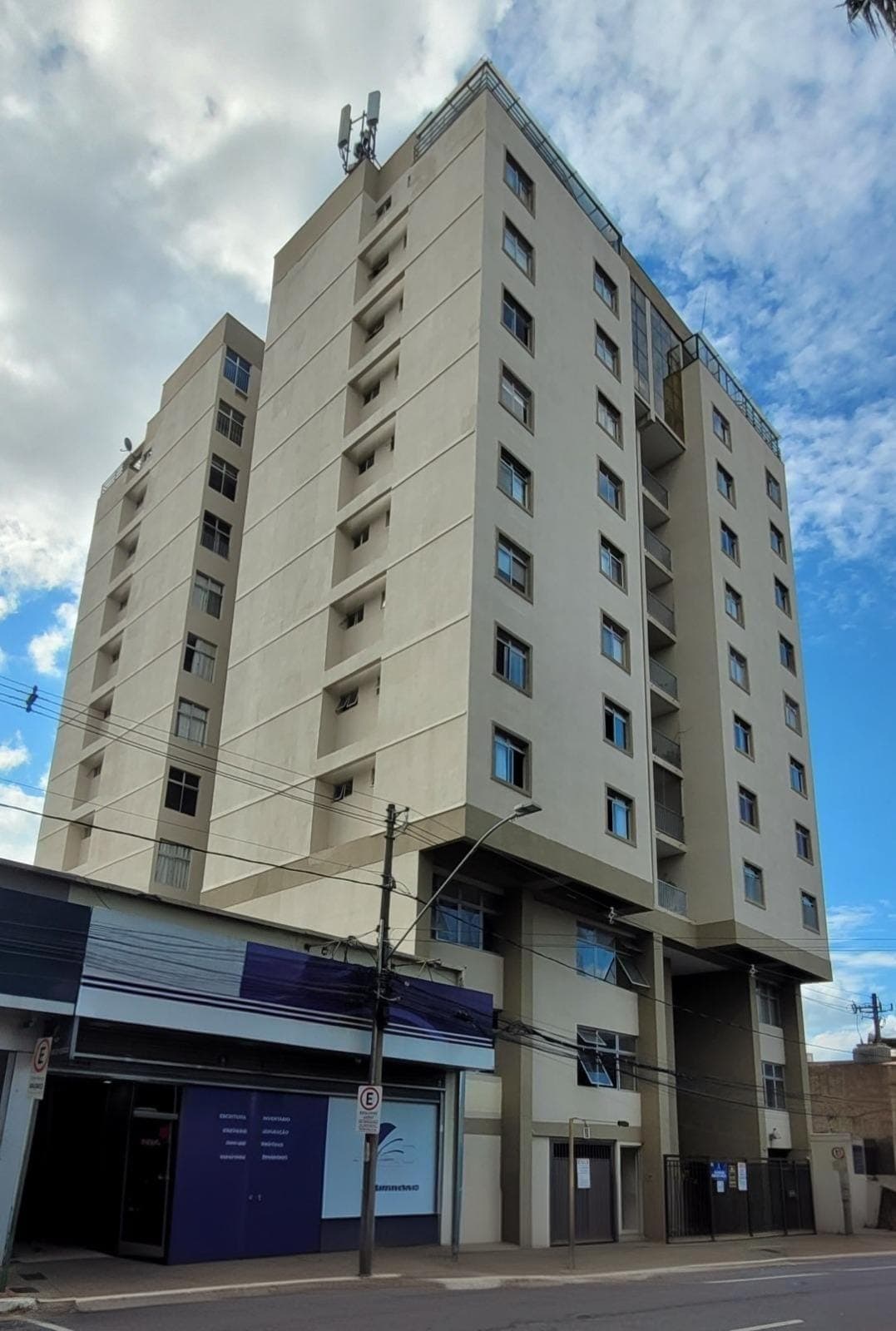 Praça Getúlio Vargas, nº 146 - Centro - Apartamento 201 - Edifício Granville — foto 17