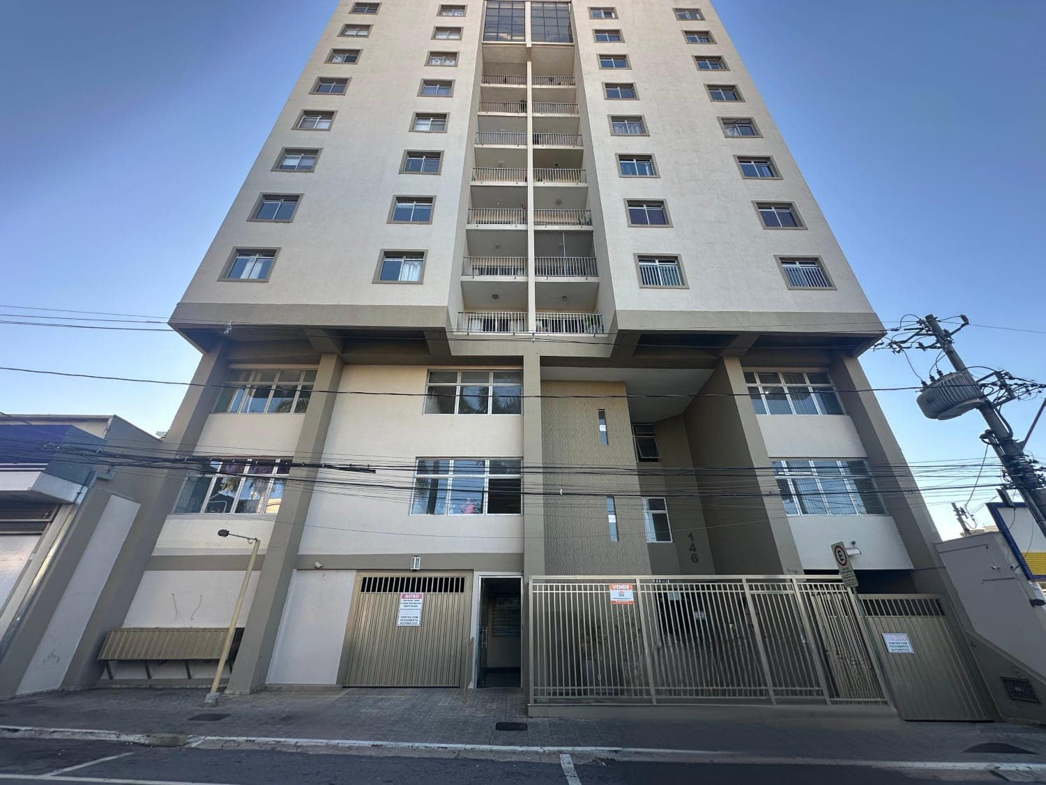 Praça Getúlio Vargas, nº 146 - Centro - Apartamento 201 - Edifício Granville — foto 1