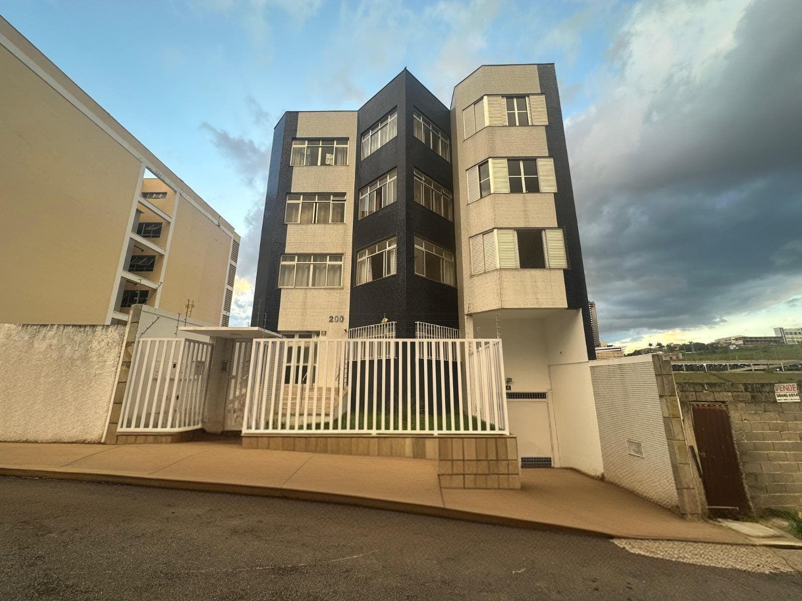 Rua José Gonçalves Dias, nº 200, Bairro Santa Luiza - Apartamento 102 — foto 1